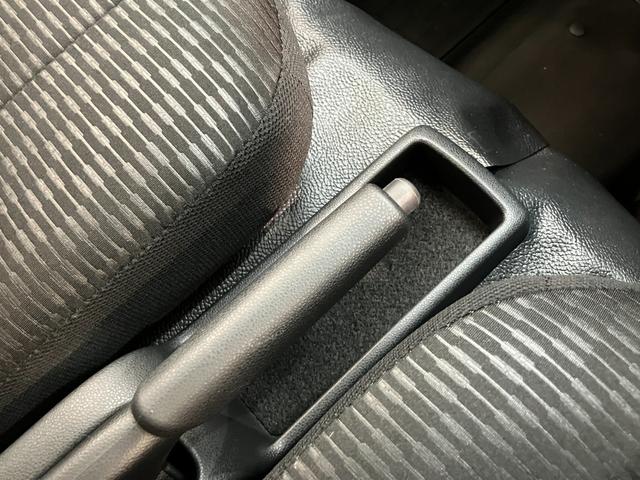 ハイゼットカーゴDX 4WD コーナーセンサー キーレス オートライト衝突被害軽減ブレーキ スマアシ パートタイム4WD コーナーセンサー 前席パワーウインドウ AM/FMステレオ 両側スライドドア オートライト マニュアルレベリング キーレスエントリー(滋賀県)の中古車