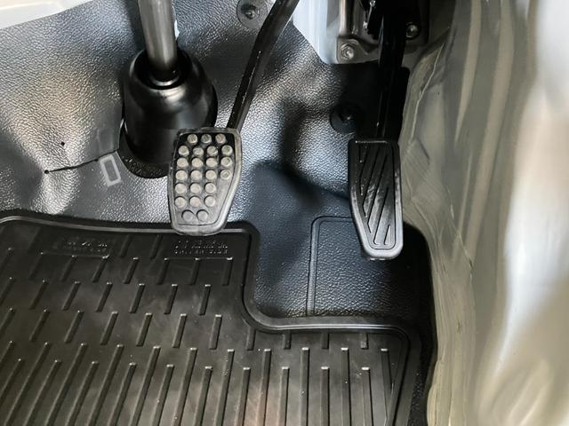 ハイゼットカーゴDX 4WD コーナーセンサー キーレス オートライト衝突被害軽減ブレーキ スマアシ パートタイム4WD コーナーセンサー 前席パワーウインドウ AM/FMステレオ 両側スライドドア オートライト マニュアルレベリング キーレスエントリー(滋賀県)の中古車