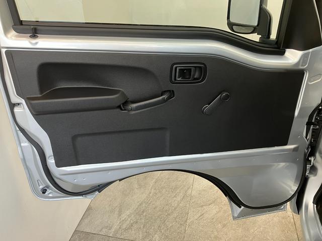 ハイゼットトラックスタンダード 4WD 5MT コーナーセンサー オートライト衝突被害軽減ブレーキ コーナーセンサー パートタイム4WD AM/FMラジオ マニュアルエアコン マニュアルレベリング オートライト 5速マニュアルミッション車(滋賀県)の中古車