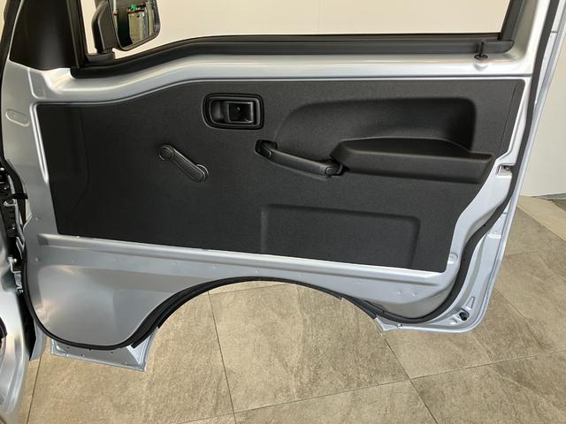 ハイゼットトラックスタンダード 4WD 5MT コーナーセンサー オートライト衝突被害軽減ブレーキ コーナーセンサー パートタイム4WD AM/FMラジオ マニュアルエアコン マニュアルレベリング オートライト 5速マニュアルミッション車(滋賀県)の中古車