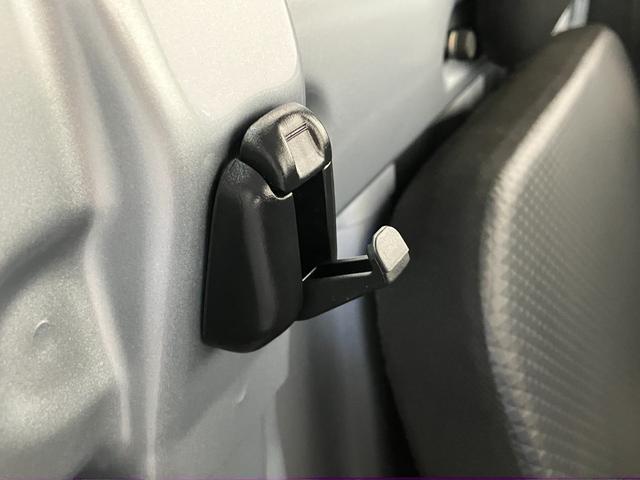 ハイゼットトラックスタンダード 4WD 5MT コーナーセンサー オートライト衝突被害軽減ブレーキ コーナーセンサー パートタイム4WD AM/FMラジオ マニュアルエアコン マニュアルレベリング オートライト 5速マニュアルミッション車(滋賀県)の中古車
