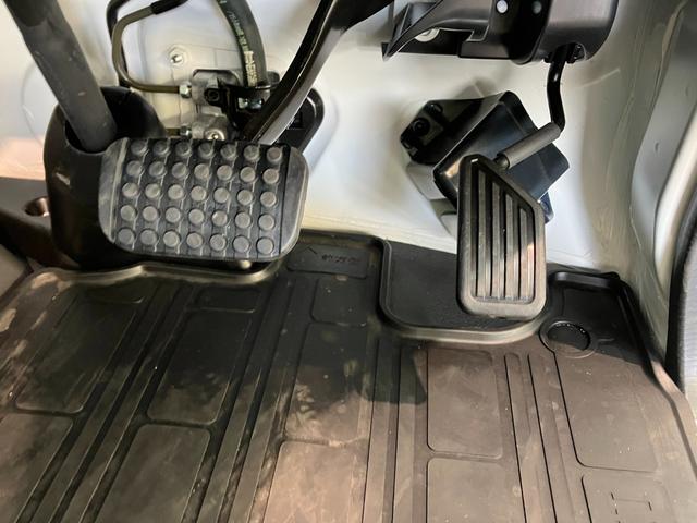 ハイゼットトラックＥＸＴ　４ＷＤ　ＣＶＴ車　デフロック　荷台作業灯衝突被害軽減ブレーキ　コーナーセンサー　パートタイム４ＷＤ　デフロック　Ｂｌｕｅｔｏｏｔｈ／ＵＳＢチューナー　ドラレコ　スマートキー　パワーウインドウ　ＬＥＤ　荷台作業灯　４枚リーフスプリング（滋賀県）の中古車