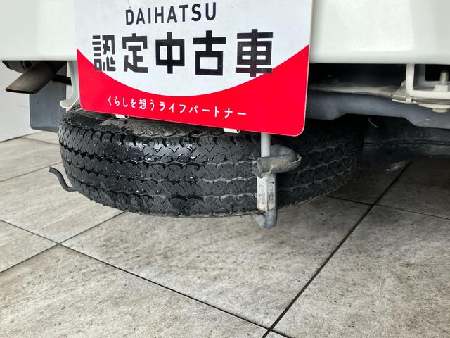ハイゼットトラックスタンダード エアコン・パワステレス 5MT 車検整備付CDステレオ USB マニュアルレベリング ゲートプロテクター バッテリーカバー 5速マニュアルミッション車(滋賀県)の中古車