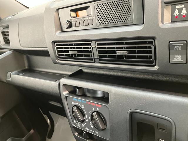 ハイゼットカーゴＤＸ　４ＷＤ　ＣＶＴ車　コーナーセンサー　キーレス　前席ＰＷ衝突被害軽減ブレーキ　スマアシ　パートタイム４ＷＤ　コーナーセンサー　前席パワーウインドウ　ＡＭ／ＦＭステレオ　両側スライドドア　オートライト　マニュアルレベリング　キーレスエントリー（滋賀県）の中古車