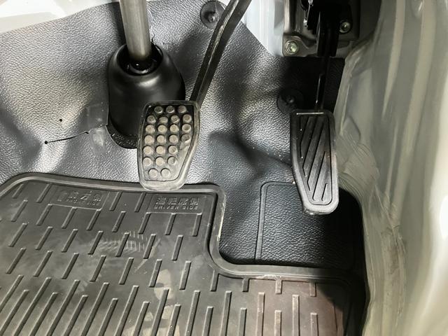 ハイゼットカーゴＤＸ　４ＷＤ　ＣＶＴ車　コーナーセンサー　キーレス　前席ＰＷ衝突被害軽減ブレーキ　スマアシ　パートタイム４ＷＤ　コーナーセンサー　前席パワーウインドウ　ＡＭ／ＦＭステレオ　両側スライドドア　オートライト　マニュアルレベリング　キーレスエントリー（滋賀県）の中古車