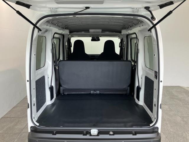 ハイゼットカーゴＤＸ　４ＷＤ　コーナーセンサー　ＡＭ／ＦＭラジオ　キーレス衝突被害軽減ブレーキ　スマアシ　パートタイム４ＷＤ　コーナーセンサー　前席パワーウインドウ　ＡＭ／ＦＭステレオ　両側スライドドア　オートライト　マニュアルレベリング　キーレスエントリー（滋賀県）の中古車