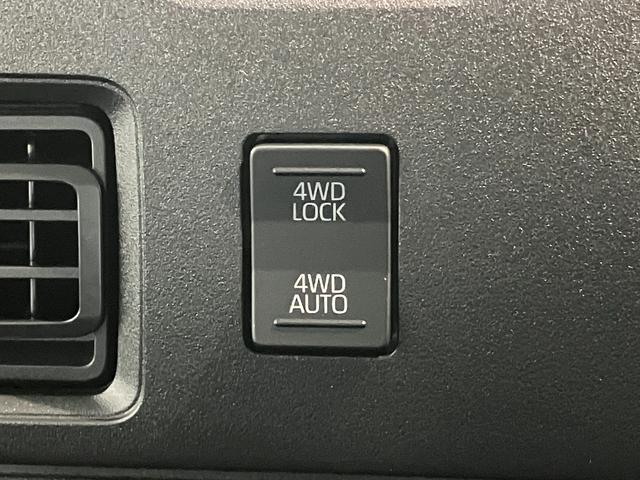 ハイゼットカーゴＤＸ　４ＷＤ　コーナーセンサー　ＡＭ／ＦＭラジオ　キーレス衝突被害軽減ブレーキ　スマアシ　パートタイム４ＷＤ　コーナーセンサー　前席パワーウインドウ　ＡＭ／ＦＭステレオ　両側スライドドア　オートライト　マニュアルレベリング　キーレスエントリー（滋賀県）の中古車