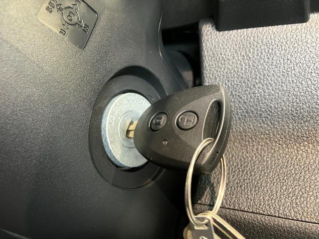 ハイゼットカーゴＤＸ　４ＷＤ　コーナーセンサー　ＡＭ／ＦＭラジオ　キーレス衝突被害軽減ブレーキ　スマアシ　パートタイム４ＷＤ　コーナーセンサー　前席パワーウインドウ　ＡＭ／ＦＭステレオ　両側スライドドア　オートライト　マニュアルレベリング　キーレスエントリー（滋賀県）の中古車