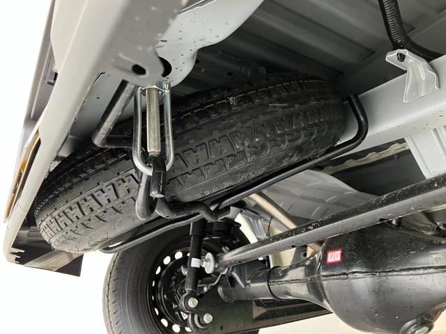 ハイゼットカーゴＤＸ　４ＷＤ　コーナーセンサー　ＡＭ／ＦＭラジオ　キーレス衝突被害軽減ブレーキ　スマアシ　パートタイム４ＷＤ　コーナーセンサー　前席パワーウインドウ　ＡＭ／ＦＭステレオ　両側スライドドア　オートライト　マニュアルレベリング　キーレスエントリー（滋賀県）の中古車