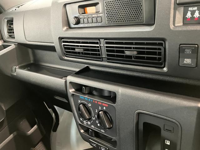 ハイゼットカーゴＤＸ　４ＷＤ　コーナーセンサー　ＡＭ／ＦＭラジオ　キーレス衝突被害軽減ブレーキ　スマアシ　パートタイム４ＷＤ　コーナーセンサー　前席パワーウインドウ　ＡＭ／ＦＭステレオ　両側スライドドア　オートライト　マニュアルレベリング　キーレスエントリー（滋賀県）の中古車