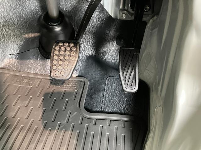 ハイゼットカーゴＤＸ　４ＷＤ　コーナーセンサー　ＡＭ／ＦＭラジオ　キーレス衝突被害軽減ブレーキ　スマアシ　パートタイム４ＷＤ　コーナーセンサー　前席パワーウインドウ　ＡＭ／ＦＭステレオ　両側スライドドア　オートライト　マニュアルレベリング　キーレスエントリー（滋賀県）の中古車