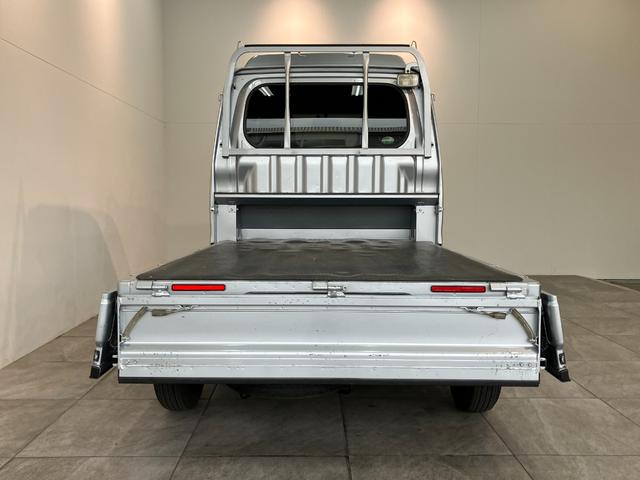 ハイゼットトラックジャンボ　４ＷＤ　ＣＤステレオ　ＥＴＣ　キーレスエントリーＣＤステレオ　ＥＴＣ　マニュアルエアコン　パワーウインドウ　マニュアルレベリング　荷台作業灯　４枚リーフスプリング　キーレスエントリー　パートタイム４ＷＤ　タイヤ４本新品交換済み（滋賀県）の中古車