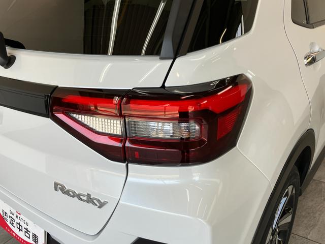 ロッキープレミアムＧ　ＨＥＶ　９型ナビ　パノラマカメラ　前後ドラレコ衝突被害軽減ブレーキ　コーナーセンサー　９型フルセグナビ　Ｂｌｕｅｔｏｏｔｈ　ＤＶＤ　ＵＳＢ　パノラマカメラ　ドラレコ　ＥＴＣ　前席シートヒーター　電動パーキング　ＬＥＤ　レーダークルーズコントロール（滋賀県）の中古車