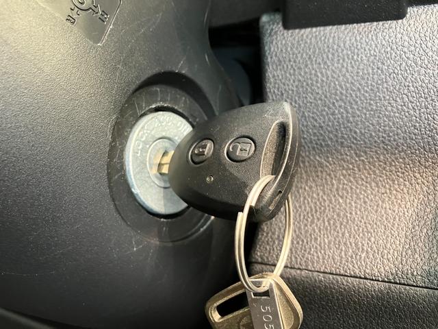 ハイゼットカーゴＤＸ　４ＷＤ　ＣＶＴ車　コーナーセンサー　キーレス　前席ＰＷ衝突被害軽減ブレーキ　スマアシ　コーナーセンサー　キーレス　前席パワーウインドウ　ＡＭ／ＦＭステレオ　両側スライドドア　キーレスエントリー　マニュアルレベリング　パートタイム４ＷＤ（滋賀県）の中古車