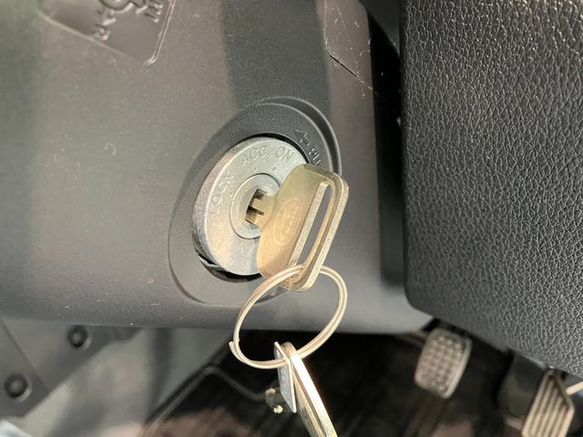 ハイゼットトラックスタンダード　４ＷＤ　５ＭＴ　コーナーセンサー　オートライト衝突被害軽減ブレーキ　コーナーセンサー　パートタイム４ＷＤ　ＡＭ／ＦＭラジオ　マニュアルエアコン　マニュアルレベリング　オートライト（滋賀県）の中古車