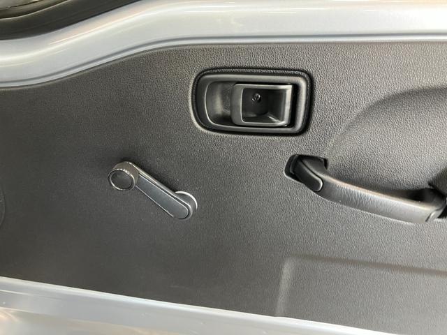 ハイゼットトラックスタンダード　４ＷＤ　５ＭＴ　コーナーセンサー　オートライト衝突被害軽減ブレーキ　コーナーセンサー　パートタイム４ＷＤ　ＡＭ／ＦＭラジオ　マニュアルエアコン　マニュアルレベリング　オートライト（滋賀県）の中古車
