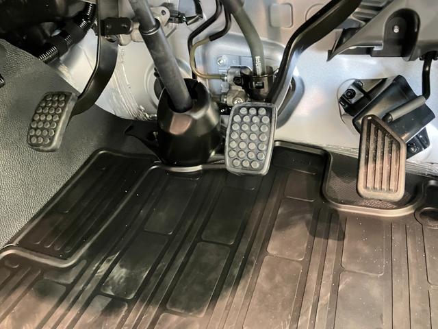 ハイゼットトラックスタンダード　４ＷＤ　５ＭＴ　コーナーセンサー　オートライト衝突被害軽減ブレーキ　コーナーセンサー　パートタイム４ＷＤ　ＡＭ／ＦＭラジオ　マニュアルエアコン　マニュアルレベリング　オートライト（滋賀県）の中古車