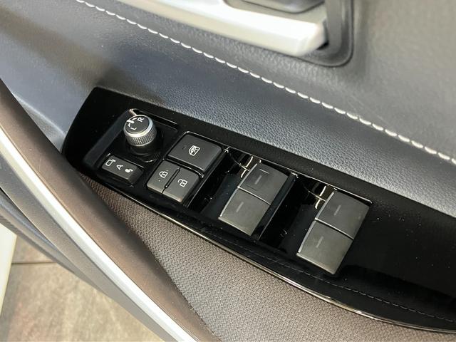 カローラハイブリッド S 純正ナビ バックカメラ ドラレコ クルコントヨタセーフティセンス コーナーセンサー 純正ナビ Bluetooth USB バックカメラ ドラレコ ETC レーダークルーズコントロール LED オートライト オートエアコン ハイブリッド車(滋賀県)の中古車
