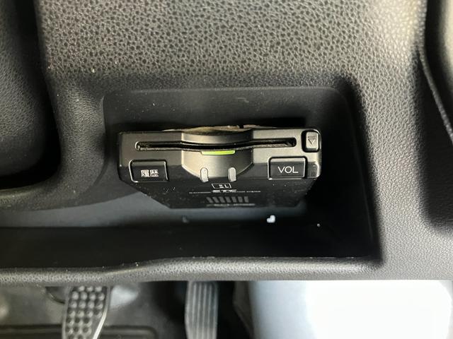 ハイゼットカーゴデラックスＳＡ３　ＣＤステレオ　ＥＴＣ　キーレス　前席Ｐ／Ｗ衝突被害軽減ブレーキ　ＣＤステレオ　ＥＴＣ　Ｂｌｕｅｔｏｏｔｈ　ＵＳＢ　前席パワーウインドウ　キーレスエントリー　両側スライドドア　マニュアルレベリング　エコアイドル（滋賀県）の中古車