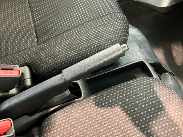 ハイゼットカーゴデラックスＳＡ３　ＣＤステレオ　ＥＴＣ　キーレス　前席Ｐ／Ｗ衝突被害軽減ブレーキ　ＣＤステレオ　ＥＴＣ　Ｂｌｕｅｔｏｏｔｈ　ＵＳＢ　前席パワーウインドウ　キーレスエントリー　両側スライドドア　マニュアルレベリング　エコアイドル（滋賀県）の中古車