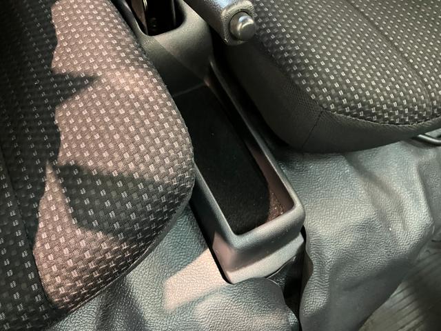 ハイゼットカーゴデラックスＳＡ３　ＣＤステレオ　ＥＴＣ　キーレス　前席Ｐ／Ｗ衝突被害軽減ブレーキ　ＣＤステレオ　ＥＴＣ　Ｂｌｕｅｔｏｏｔｈ　ＵＳＢ　前席パワーウインドウ　キーレスエントリー　両側スライドドア　マニュアルレベリング　エコアイドル（滋賀県）の中古車
