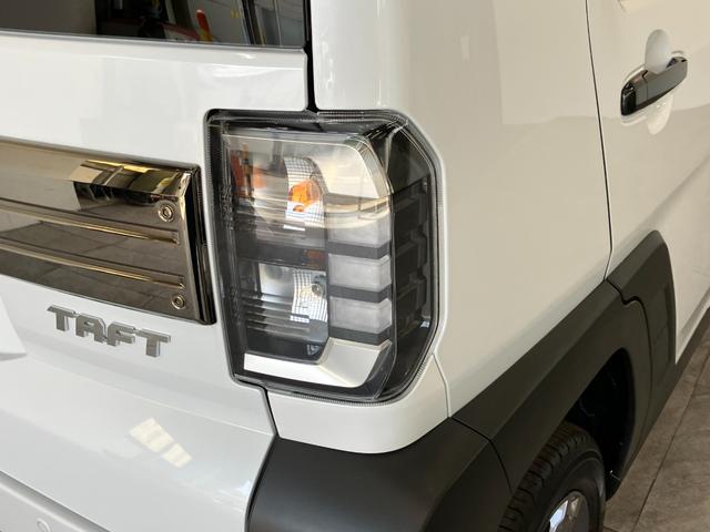 タフトＧターボ　ダーククロムベンチャー　９型Ｄ．Ａ　届出済未使用車衝突被害軽減ブレーキ　コーナーセンサー　ディスプレイオーディオ　フルセグ　Ｂｌｕｅｔｏｏｔｈ　ＵＳＢ　バックカメラ　前席シートヒーター　電動パーキング　ＬＥＤ　オートライト　クルコン　オートエアコン（滋賀県）の中古車