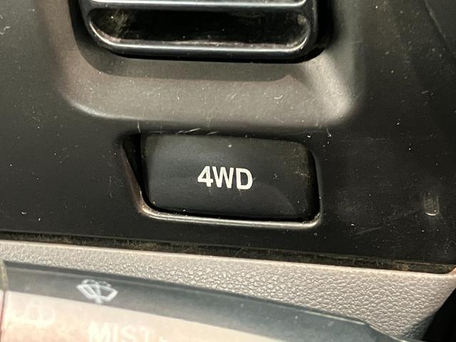 ハイゼットカーゴＤＸ　４ＷＤ　５ＭＴ　前席パワーウインドウ　車検整備付マニュアルエアコン　マニュアルレベリング　前席パワーウインドウ　両側スライドドア　ＡＭ／ＦＭラジオ　パートタイム４ＷＤ　５速マニュアルミッション車（滋賀県）の中古車
