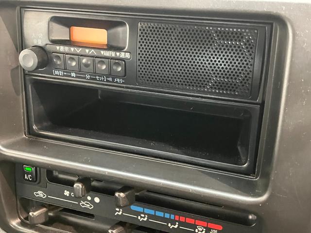 ハイゼットカーゴＤＸ　４ＷＤ　５ＭＴ　前席パワーウインドウ　車検整備付マニュアルエアコン　マニュアルレベリング　前席パワーウインドウ　両側スライドドア　ＡＭ／ＦＭラジオ　パートタイム４ＷＤ　５速マニュアルミッション車（滋賀県）の中古車