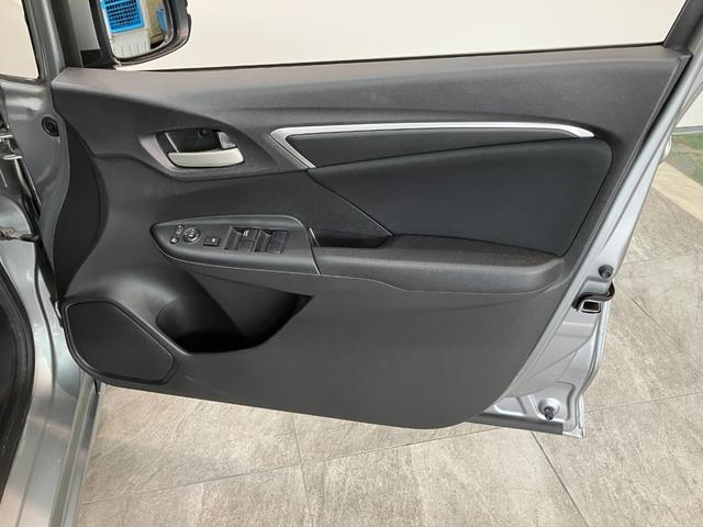 フィット１３Ｇ・Ｌパッケージ　ワンセグナビ　バックカメラ　車検整備付衝突被害軽減ブレーキ　ワンセグナビ　Ｂｌｕｅｔｏｏｔｈ　バックカメラ　ＥＴＣ　ＬＥＤ　オートライト　オートエアコン　電格ミラー　クルーズコントロール　スマートキー　タイヤ４本新品交換済み（滋賀県）の中古車