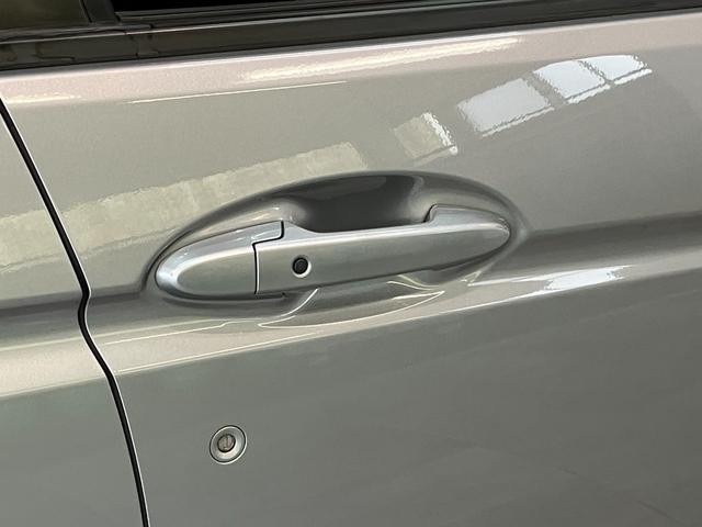 フィット１３Ｇ・Ｌパッケージ　ワンセグナビ　バックカメラ　車検整備付衝突被害軽減ブレーキ　ワンセグナビ　Ｂｌｕｅｔｏｏｔｈ　バックカメラ　ＥＴＣ　ＬＥＤ　オートライト　オートエアコン　電格ミラー　クルーズコントロール　スマートキー　タイヤ４本新品交換済み（滋賀県）の中古車