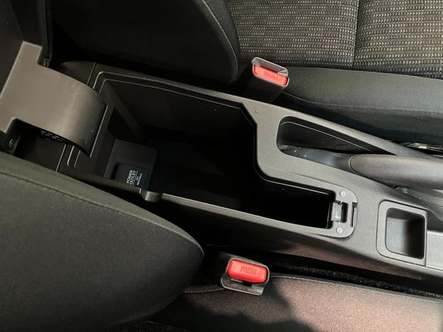 フィット１３Ｇ・Ｌパッケージ　ワンセグナビ　バックカメラ　車検整備付衝突被害軽減ブレーキ　ワンセグナビ　Ｂｌｕｅｔｏｏｔｈ　バックカメラ　ＥＴＣ　ＬＥＤ　オートライト　オートエアコン　電格ミラー　クルーズコントロール　スマートキー　タイヤ４本新品交換済み（滋賀県）の中古車