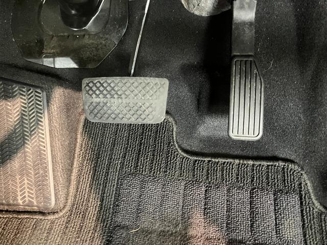 フィット１３Ｇ・Ｌパッケージ　ワンセグナビ　バックカメラ　車検整備付衝突被害軽減ブレーキ　ワンセグナビ　Ｂｌｕｅｔｏｏｔｈ　バックカメラ　ＥＴＣ　ＬＥＤ　オートライト　オートエアコン　電格ミラー　クルーズコントロール　スマートキー　タイヤ４本新品交換済み（滋賀県）の中古車