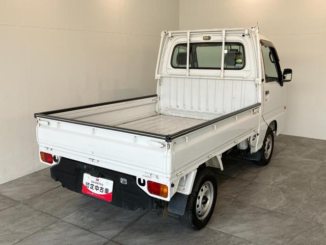 サンバートラックTB 4WD 5MT エアコン パワステ 車検整備付パートタイム4WD 5速マニュアルミッション車 AMラジオ マニュアルレベリング 荷台作業灯 エアコン パワステ(滋賀県)の中古車