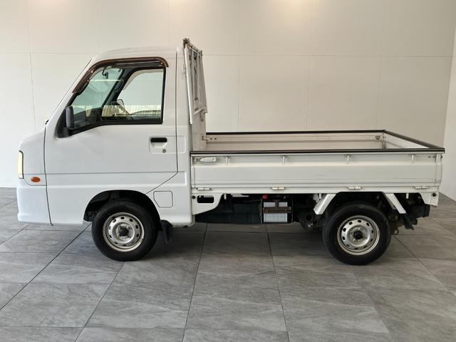サンバートラックTB 4WD 5MT エアコン パワステ 車検整備付パートタイム4WD 5速マニュアルミッション車 AMラジオ マニュアルレベリング 荷台作業灯 エアコン パワステ(滋賀県)の中古車
