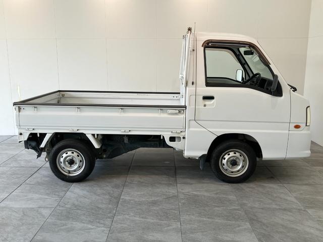 サンバートラックTB 4WD 5MT エアコン パワステ 車検整備付パートタイム4WD 5速マニュアルミッション車 AMラジオ マニュアルレベリング 荷台作業灯 エアコン パワステ(滋賀県)の中古車