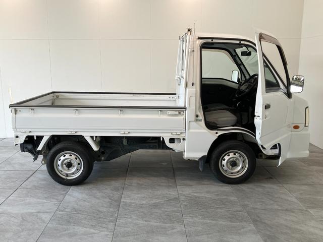 サンバートラックTB 4WD 5MT エアコン パワステ 車検整備付パートタイム4WD 5速マニュアルミッション車 AMラジオ マニュアルレベリング 荷台作業灯 エアコン パワステ(滋賀県)の中古車