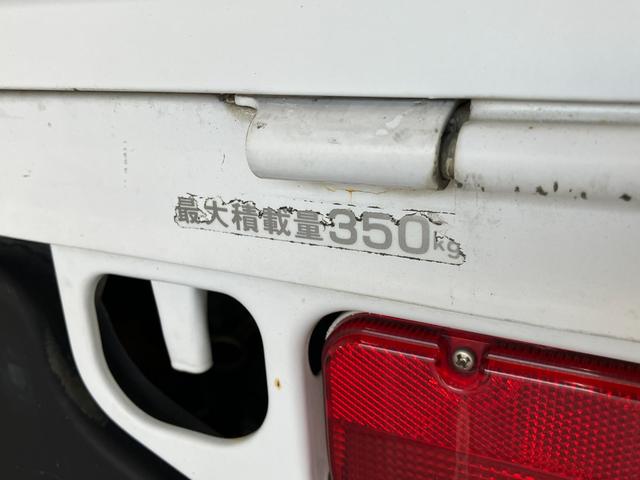 サンバートラックTB 4WD 5MT エアコン パワステ 車検整備付パートタイム4WD 5速マニュアルミッション車 AMラジオ マニュアルレベリング 荷台作業灯 エアコン パワステ(滋賀県)の中古車