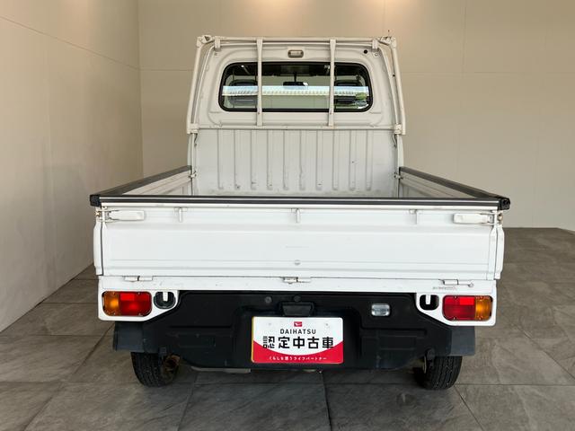 サンバートラックTB 4WD 5MT エアコン パワステ 車検整備付パートタイム4WD 5速マニュアルミッション車 AMラジオ マニュアルレベリング 荷台作業灯 エアコン パワステ(滋賀県)の中古車