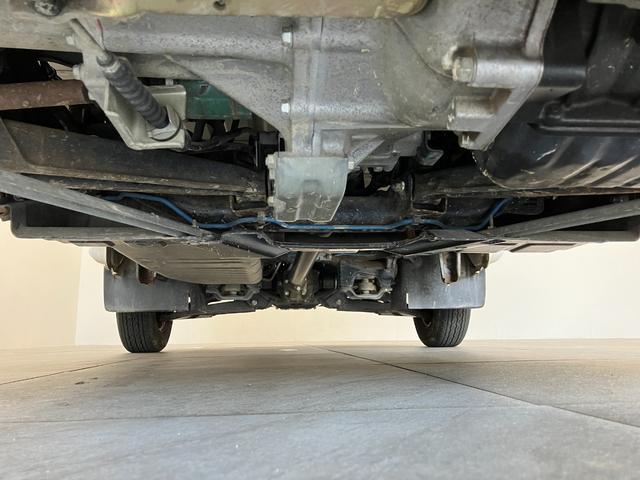 サンバートラックTB 4WD 5MT エアコン パワステ 車検整備付パートタイム4WD 5速マニュアルミッション車 AMラジオ マニュアルレベリング 荷台作業灯 エアコン パワステ(滋賀県)の中古車