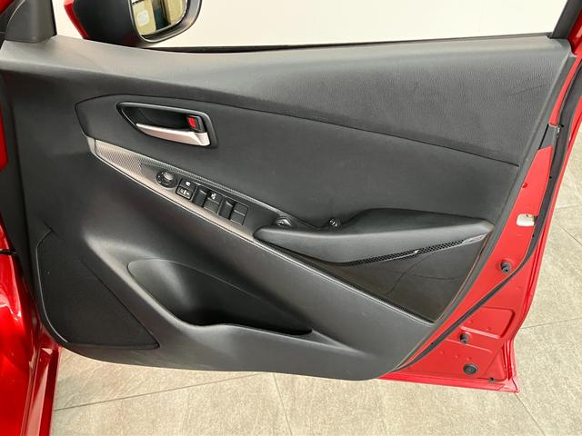 デミオ１５Ｓ　ナビ　パノラマカメラ　ドラレコ　ＬＥＤ　車検整備付コーナーセンサー　ナビ　ＤＶＤ再生　Ｂｌｕｅｔｏｏｔｈ　ＵＳＢ　パノラマカメラ　前後ドラレコ　ＥＴＣ　ＬＥＤ　オートライト　オートエアコン　前席シートヒーター　電格ミラー　社外アルミ　スマートキー（滋賀県）の中古車