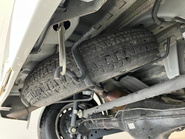ハイゼットカーゴDX SA3 フルセグナビ キーレス AT車 前席P/W衝突被害軽減ブレーキ スマアシ キーレス 前席パワーウインドウ フルセグナビ DVD再生 Bluetooth LED オートライト マニュアルレベリング エコアイドル タイヤ4本新品交換済み(滋賀県)の中古車