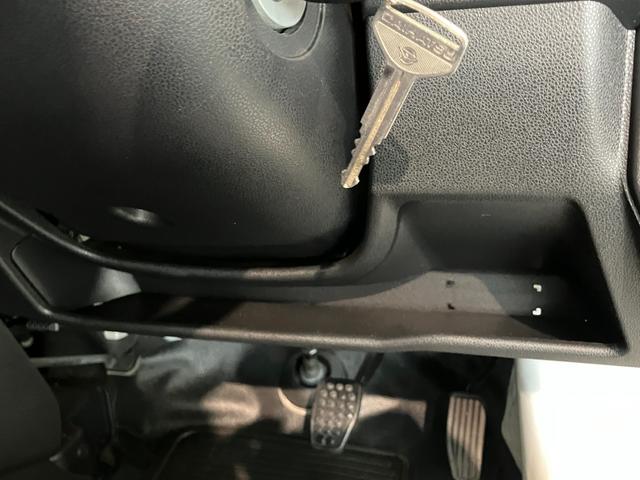 ハイゼットカーゴDX SA3 フルセグナビ キーレス AT車 前席P/W衝突被害軽減ブレーキ スマアシ キーレス 前席パワーウインドウ フルセグナビ DVD再生 Bluetooth LED オートライト マニュアルレベリング エコアイドル タイヤ4本新品交換済み(滋賀県)の中古車