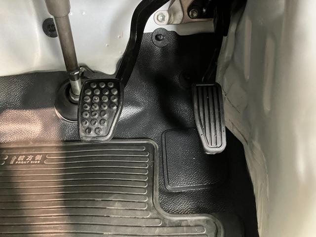 ハイゼットカーゴDX SA3 フルセグナビ キーレス AT車 前席P/W衝突被害軽減ブレーキ スマアシ キーレス 前席パワーウインドウ フルセグナビ DVD再生 Bluetooth LED オートライト マニュアルレベリング エコアイドル タイヤ4本新品交換済み(滋賀県)の中古車