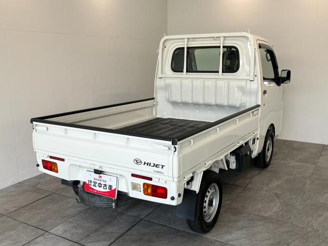 ハイゼットトラックスタンダード 4WD 5MT 走行1万8千キロ弱パートタイム4WD 5速マニュアル車 AM/FMラジオ パワステ マニュアルエアコン マニュアルレベリング 4枚リーフスプリング 荷台マット ゲートプロテクター バッテリーカバー(滋賀県)の中古車