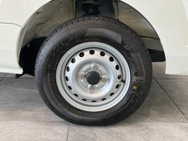 ハイゼットトラックスタンダード 4WD 5MT 走行1万8千キロ弱パートタイム4WD 5速マニュアル車 AM/FMラジオ パワステ マニュアルエアコン マニュアルレベリング 4枚リーフスプリング 荷台マット ゲートプロテクター バッテリーカバー(滋賀県)の中古車