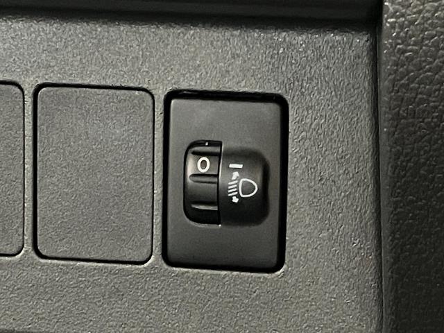 ハイゼットトラックスタンダード 4WD 5MT 走行1万8千キロ弱パートタイム4WD 5速マニュアル車 AM/FMラジオ パワステ マニュアルエアコン マニュアルレベリング 4枚リーフスプリング 荷台マット ゲートプロテクター バッテリーカバー(滋賀県)の中古車