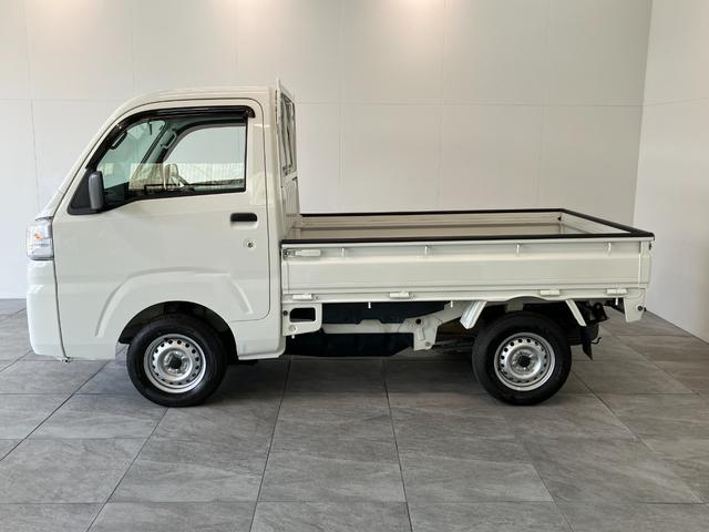 ハイゼットトラックスタンダード 4WD 5MT 走行1万8千キロ弱パートタイム4WD 5速マニュアル車 AM/FMラジオ パワステ マニュアルエアコン マニュアルレベリング 4枚リーフスプリング 荷台マット ゲートプロテクター バッテリーカバー(滋賀県)の中古車