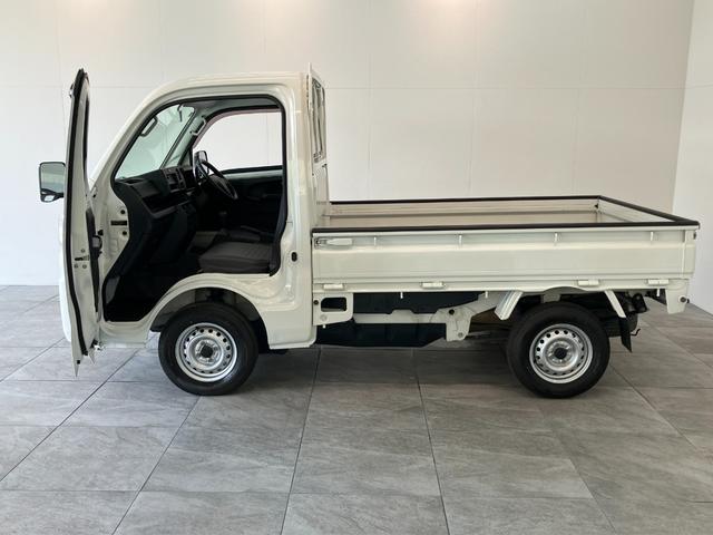 ハイゼットトラックスタンダード 4WD 5MT 走行1万8千キロ弱パートタイム4WD 5速マニュアル車 AM/FMラジオ パワステ マニュアルエアコン マニュアルレベリング 4枚リーフスプリング 荷台マット ゲートプロテクター バッテリーカバー(滋賀県)の中古車