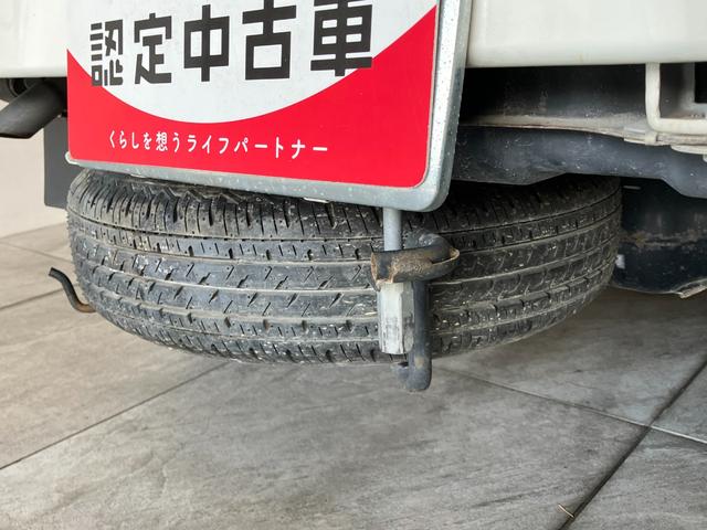 ハイゼットトラックスタンダード 4WD 5MT 走行1万8千キロ弱パートタイム4WD 5速マニュアル車 AM/FMラジオ パワステ マニュアルエアコン マニュアルレベリング 4枚リーフスプリング 荷台マット ゲートプロテクター バッテリーカバー(滋賀県)の中古車