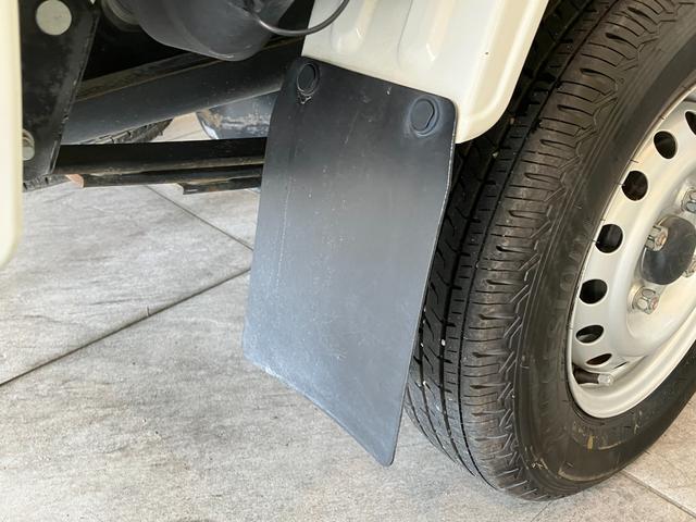 ハイゼットトラックスタンダード 4WD 5MT 走行1万8千キロ弱パートタイム4WD 5速マニュアル車 AM/FMラジオ パワステ マニュアルエアコン マニュアルレベリング 4枚リーフスプリング 荷台マット ゲートプロテクター バッテリーカバー(滋賀県)の中古車